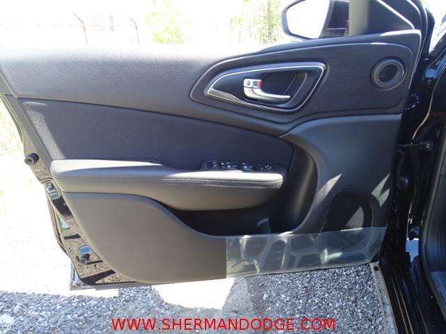 Chrysler 200 2017 photo 8